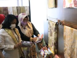 Menteri PPPA Kunjungi Pasar Kuliner Payungi Metro