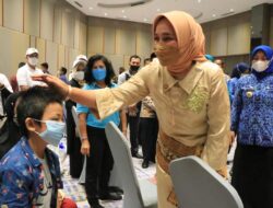Peringati Hari Ibu, Ketua PMI Lampung Tinjau Donor Darah