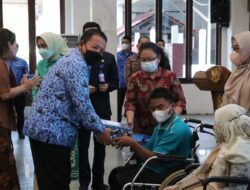 Untuk Penyandang Disabilitas, Gubernur Lampung Beri Bantuan Sepatu AFO
