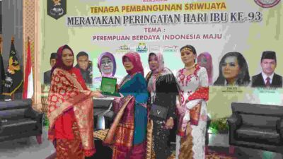 Nurhasanah Sabet Penghargaan Perempuan Politik Berprestasi Sumbagsel 2021