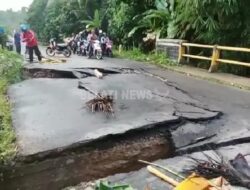 Dendi Sambangi Jembatan Amblas di Teluk Pandan