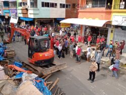 Pemkot Bandar Lampung Bongkar 45 Lapak di Jalan Bukit Tinggi dan Batu Sangkar