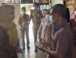 Warganya Sakit, Bupati Tanggamus Kunjungi dan Beri Bantuan