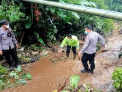 Jalinbar Batu Kramat di Terjang Banjir dan Longsor, Satker Bersihkan Material Longsor