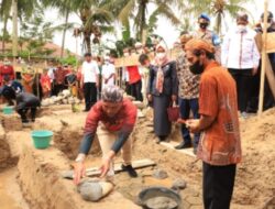 Parosil Mabsus Letakkan Batu Pertama Candi Gelum Kori