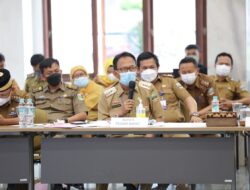 Bupati Pesibar Hadiri Rapat Penanganan Covid-19  dan Pelaksanaan Program KPB