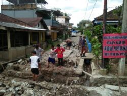 Warga Galih Gotong Royong Perbaiki Drainase