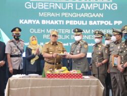 Gubernur Lampung Sabet Penghargaan Karya Bhakti Peduli Satpol PP