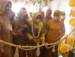 Ketua TP PKK Lamteng Hadiri Launching Klinik Utama Maharatu