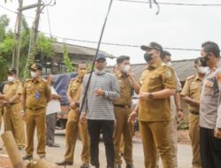 Dendi Sambangi Lokasi Longsor di Teluk Pandan