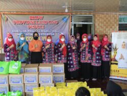 TP PKK dan BKOW Lampung, Serahkan Paket Sembako