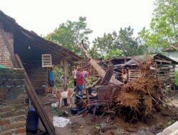 Dihajar Puting Beliung, Puluhan Rumah di Tulang Bawang Rusak Parah