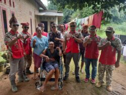 Terus Bebuat Welas Asih, GML Metro Kasih Kursi Roda ke Lansia Lumpuh