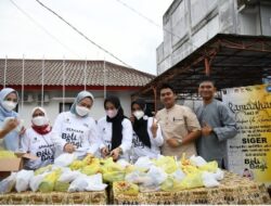 Asiik, Sekwan DPRD Lampung Bagi-Bagi Takjil