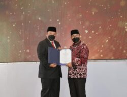 Gubernur Lampung dan Ketua TP. PKK Provinsi Lampung Raih Penghargaan Manggala Karya Kencana 2022