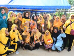 Bunga Kampung, Ketua TP PKK Lamteng Lakukan Pembinaan di Seputih Surabaya