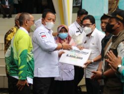 Gubernur Lampung Bagikan Bantuan di Puncak Festival Wisata Hutan