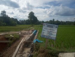 Realisasikan DD, Kampung Karya Murni Jaya Bangun TPT dan Drainase