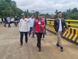 Komisi IV DPRD Lampung Sidak Jembatan Way Billu yang Ambrol
