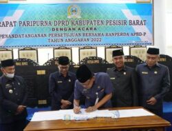 DPRD Serta Pemkab Pesbar Menggelar Rapat Paripurna
