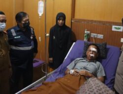 Kadis Kominfotik Provinsi Lampung dan Kabid Humas Polda Lampung Kunjungi Korban Kecelakaan Kereta Api