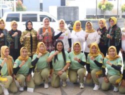 Riana Sari Arinal Melepas Kontingen Perwakilan Perwosi Lampung  Mengikuti Lomba Senam Kreatif Tingkat Nasional