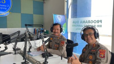 Gencar, Kabid Humas Sosialisasikan Aplikasi Polri Super Apps Pada Masyarakat Lewat Radio