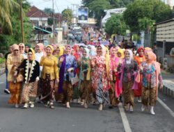 1000-an Peserta Ikuti Acara Berkebaya Bersama Ketua TP. PKK Provinsi Lampung
