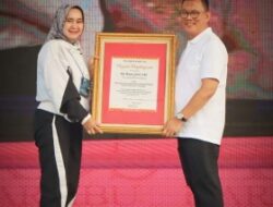 Riana Sari Arinal Terima Penghargaan Radar Lampung Award sebagai Perempuan Inspiratif