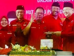 Mingrum Gumay Gunakan Salam Pancasila Saat Diberi Potongan Tumpeng Diperayaan HUT PDIP dan Ketum Megawati