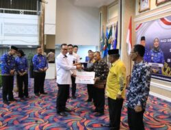 Ketua Dewan Pengurus Korpri Provinsi Lampung Serahkan Tali Asih untuk Anggota Korpri