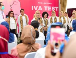 Ibu Negara Iriana Joko Widodo di Lampung Tanam Pohon Hingga Coba Tenenun Tapis