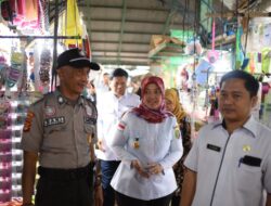 Pemerintah Provinsi Lampung Gelar Operasi Pasar Minyak Goreng Kemasan di Pasar Kangkung