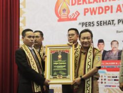Gubernur Arinal Terima Anugerah PWDPI Award 2023 Kategori Duta Pemimpin Sukses Bangun Daerah