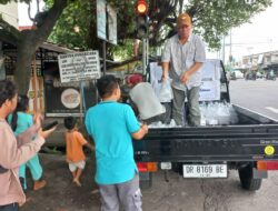 SMSI NTB Bagi-Bagi Takjil Gratis