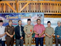 Ramah Tamah Bupati Pesisir Barat Dengan Danrem 043/Gatam