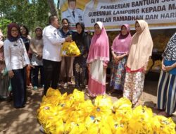 Gubernur Lampung Serahkan Bantuan Sembako pada Masyarakat Tidak Mampu