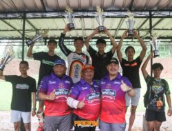 Dendi Bagikan Hadiah Motocross Championship