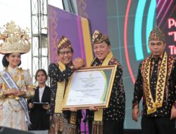 Arinal Sabet Pernghargan Pembina Terbaik Teknologi