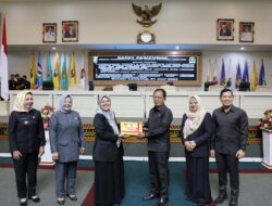 Nunik Serahkan Dokumen Raperda Pertanggungjawaban Pelaksanaan APBD 2022 ke DPRD Lampung