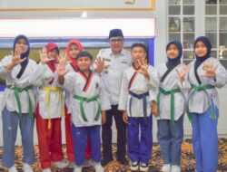 Wahdi Lepas Atlet Taekwondo ke Kejurnas Banten