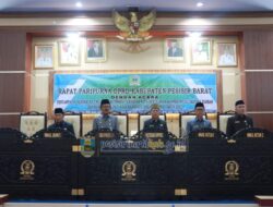 DPRD Pesibar Rapat Paripurna Dengar Pandangan Umum Fraksi-Fraksi Terhadap Nota Penjelasan Ranperda