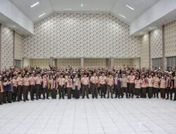 Nunik Lepas Kontingen Pramuka ke Cibubur