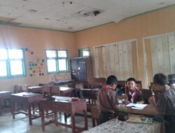 Duh, Atap SDN 2 Tumijajar Bocor! Siswa Mengeluh