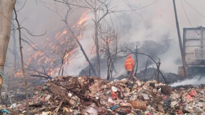 Kebakaran Hebat Landa TPA Rawa Kucing Kota Tangerang