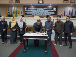 Bahas Persetujuan RAPBD 2024, Sekda Lampung Hadiri Rapat Paripurna DPRD Lampung