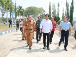 Sekdaprov Lampung Hadiri Penyerahan 110 Sertifikat PTSL oleh Menteri  ATR/BPN Hadi Tjahjanto Kepada  Masyarakat Desa Bumi Agung Marga