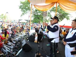 Arinal Djunaidi Lepas Peserta Jalan Sehat di Kabupaten Tulang Bawang