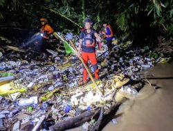 Balita Hanyut di Saluran Irigasi Saat Hujan Deras, Tim SAR Gabungan Lakukan Pencarian Hingga Malam Hari