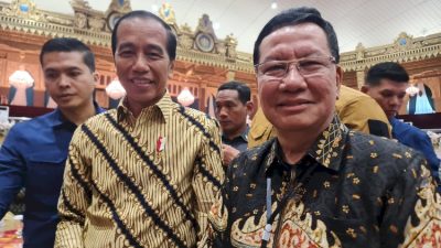 Hadiri Temu Tahunan FRI, Rektor UTI Bincang Santai dan Foto Bareng Presiden Jokowi